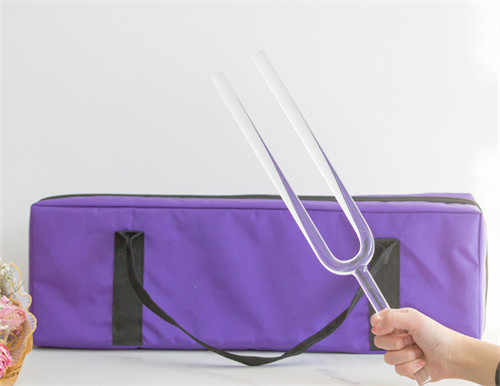 Tenedor de cristal de cuarzo un conjunto con estuche y martillo de goma