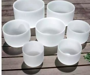 Conjunto de cuartos de canto de cristal de cuarzo para terapia de sonido o curación