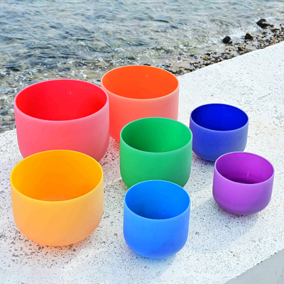 Cuenco de canto de cristal de cuarzo helado de color 7pcs Chakra Set Sanación de sonido con bolsas de transporte