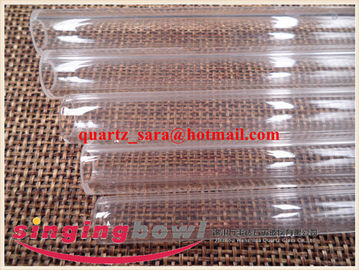 Un extremo cerrado tubos de cristal de cuarzo transparente fuego ardiente