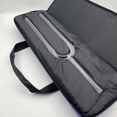 Pequeños diapasones de cristal, un juego con bolsas de transporte