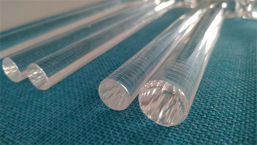 Un juego de diapasón de cristal pequeño