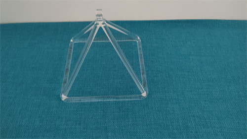 Pirámide cantora de cristal de cuarzo para terapia y curación