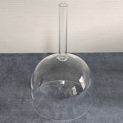 Manejar cuencos de cristal transparentes para cantar