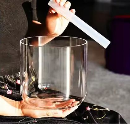Cuenco de canto de cristal claro para la terapia de sonido