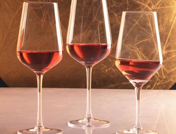 Cristal libre de plomo Vaso de vino de venta al por mayor Rojo Hecho en China Envasado fuerte