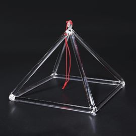 Pirámides cantoras de cuarzo cristalino en oferta para terapia de sonido